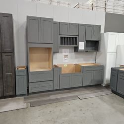 Malibu Series Gray Shaker Solid Wood Kitchen Cabinets In Stock Now!