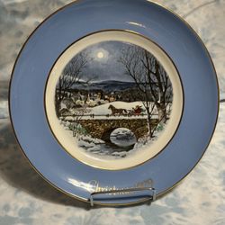 Vintage Avon Christmas Plate “Dashing Through the Snow” 1979