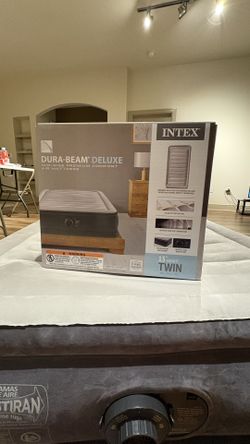 Intex Dura Beam Comfort Plush Airbed Mattress with Built in Pump 