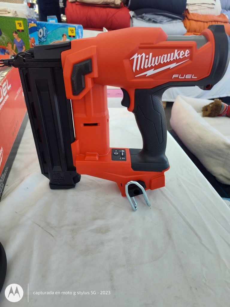 Milwaukee 18 Ga, Brad Nailer