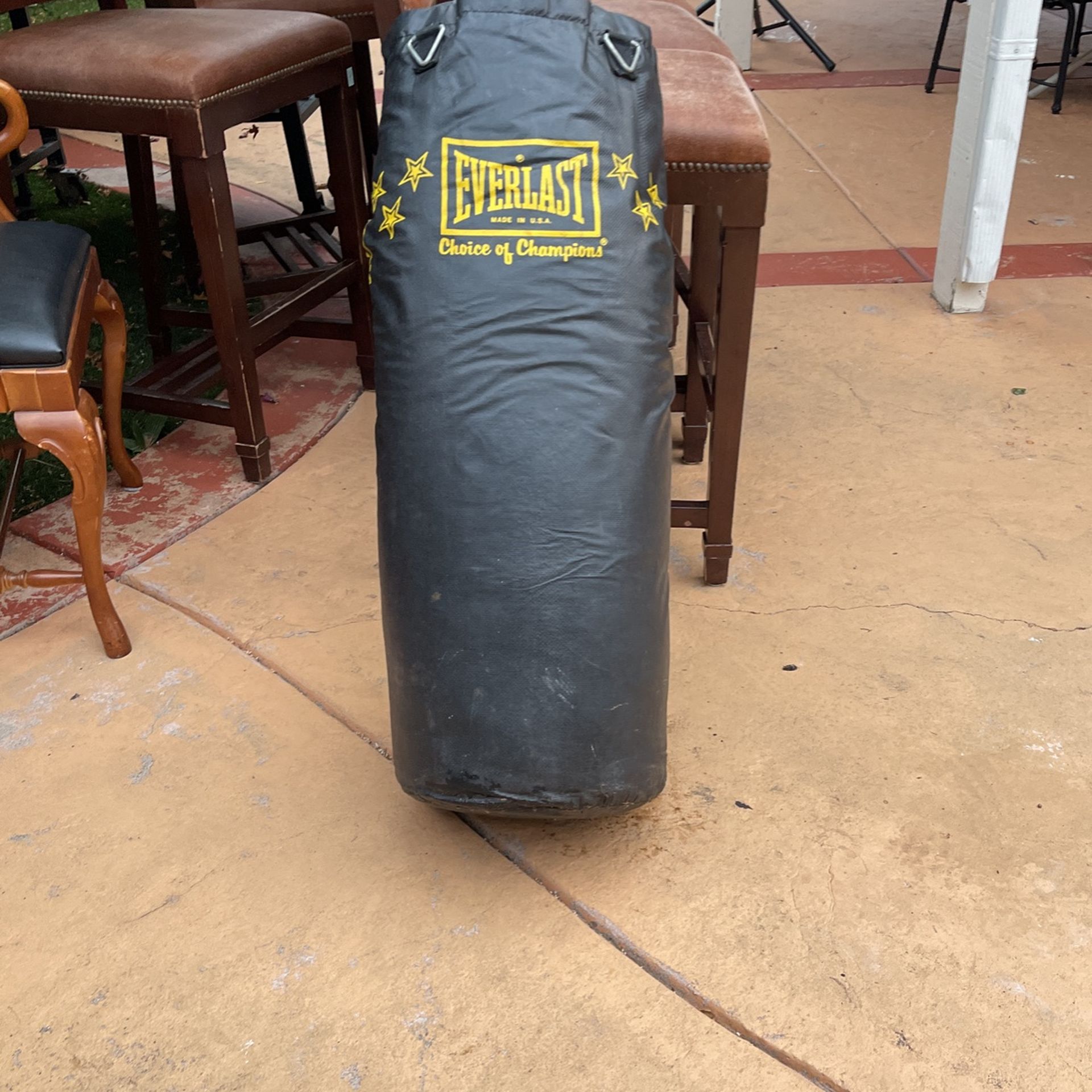 EVERLAST punching Bag