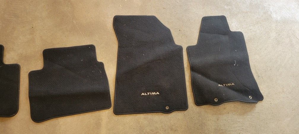 2016 Nissan Altima Floor Mats. Brand New.