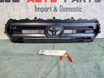 2024 - 2025 TOYOTA TACOMA FRONT GRILLE OEM AY73850 emblem not included