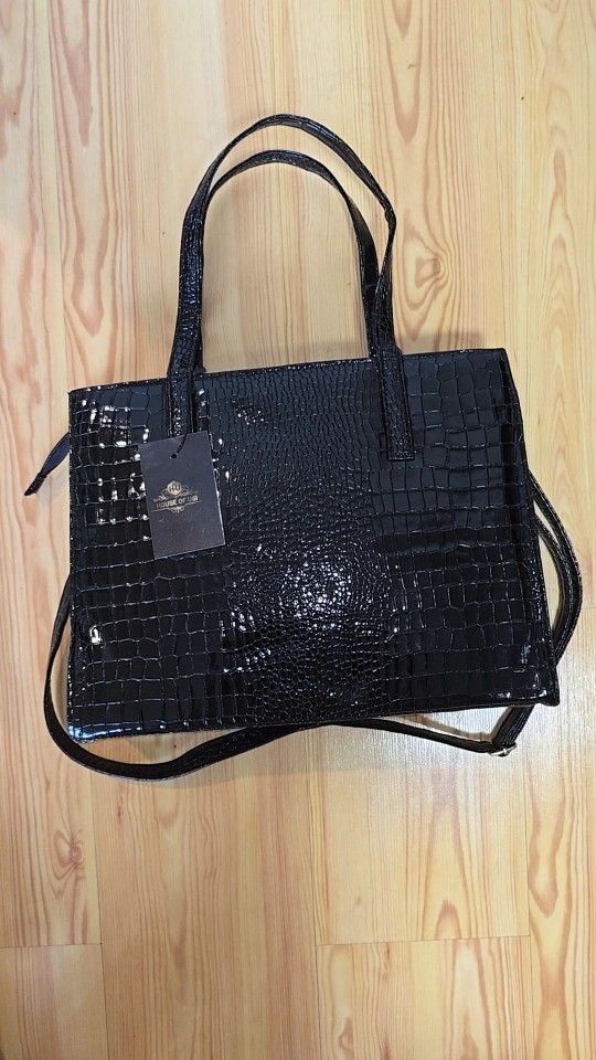 Travel Tote Handbag. NEW