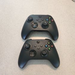 Set of 2 Xbox Core Wireless Gaming Controller – Carbon Black Series X|S, One, w/ battery packs
