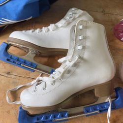 Girls Figure skates 