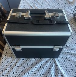 PROFESSIONAL TRAVELING BEAUTY CASE - ALUMINUM