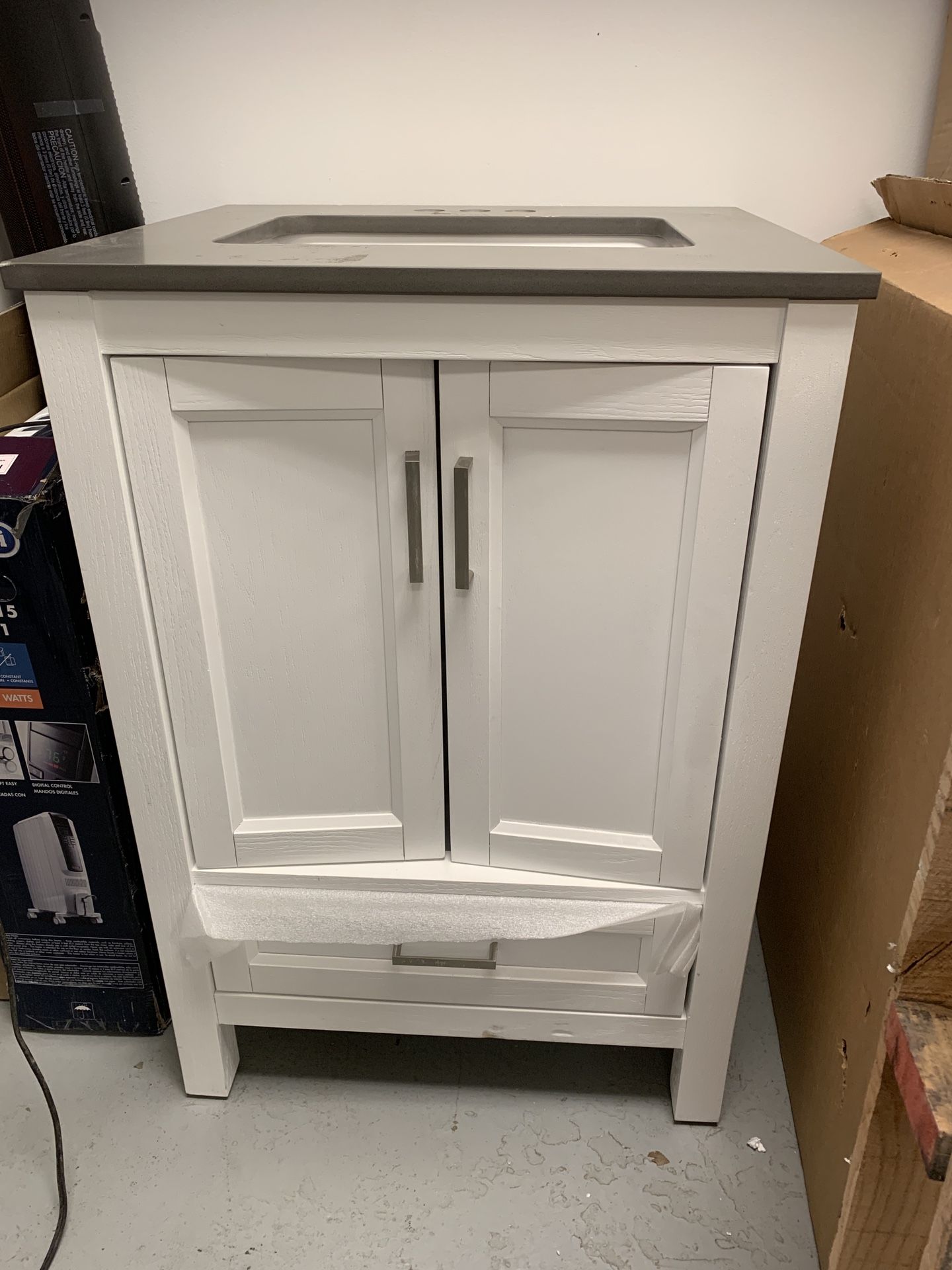 Scott Living Durham 24-in White Oak Single Sink Bathroom Vanity with Gray stone top