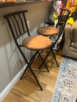 2x barstool chairs