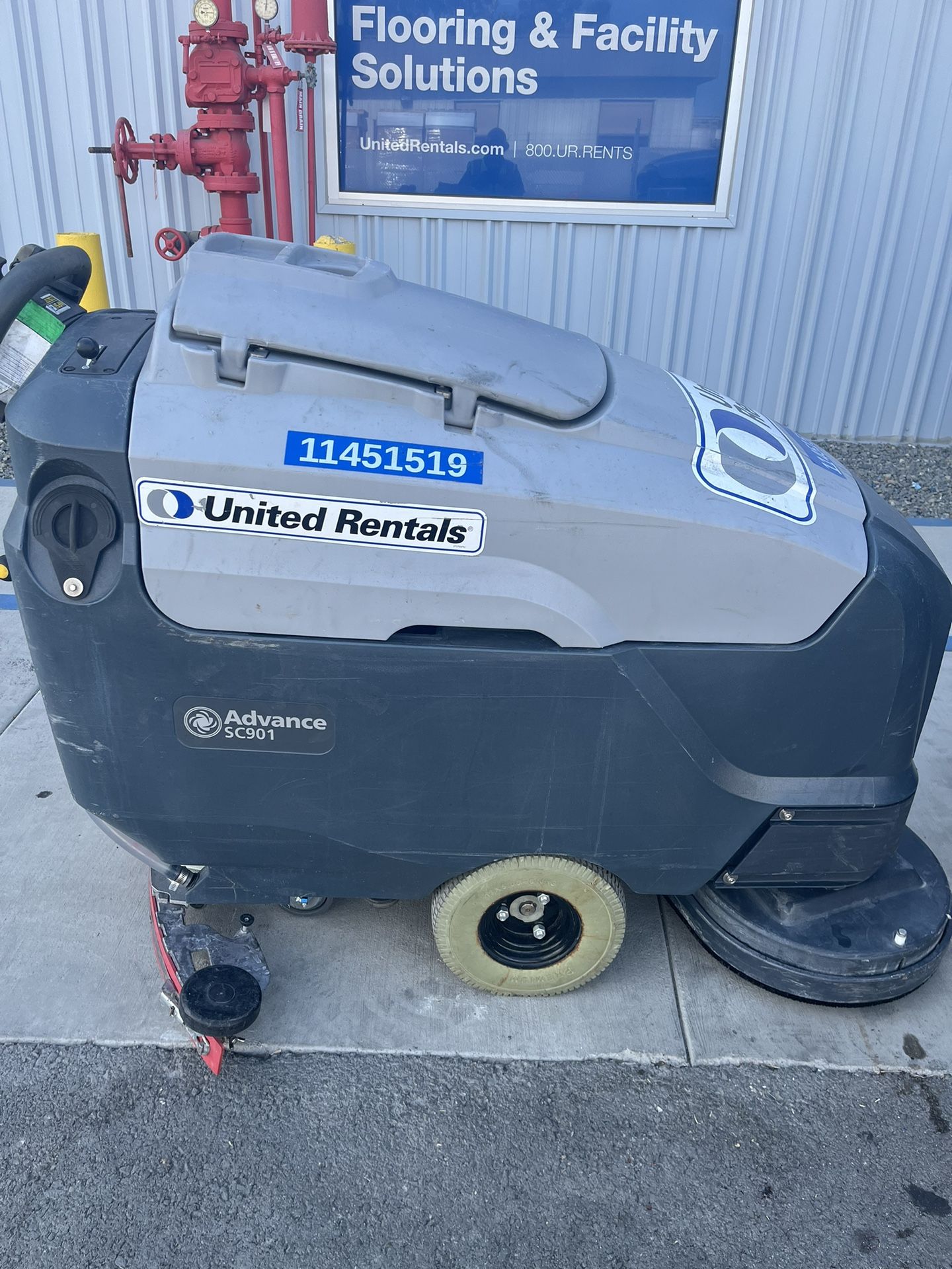 Floor Scrubber 32” Walkbehind