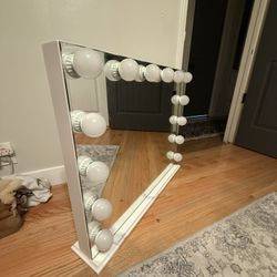 Vanity mirror
