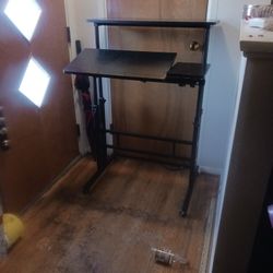 Mobile height afjustable work station