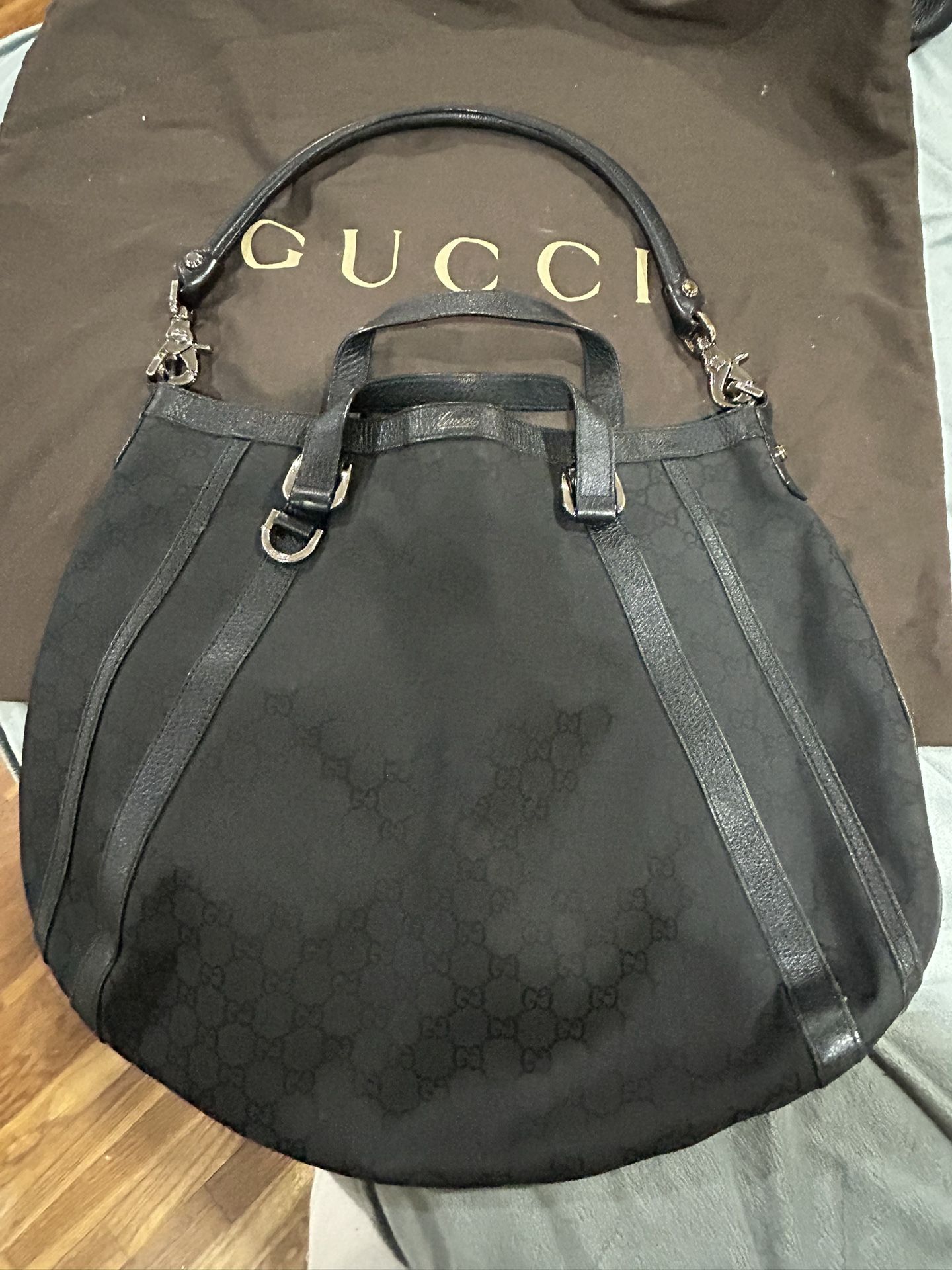 Gucci Black Two-way Convertible Abbey Hobo Bag