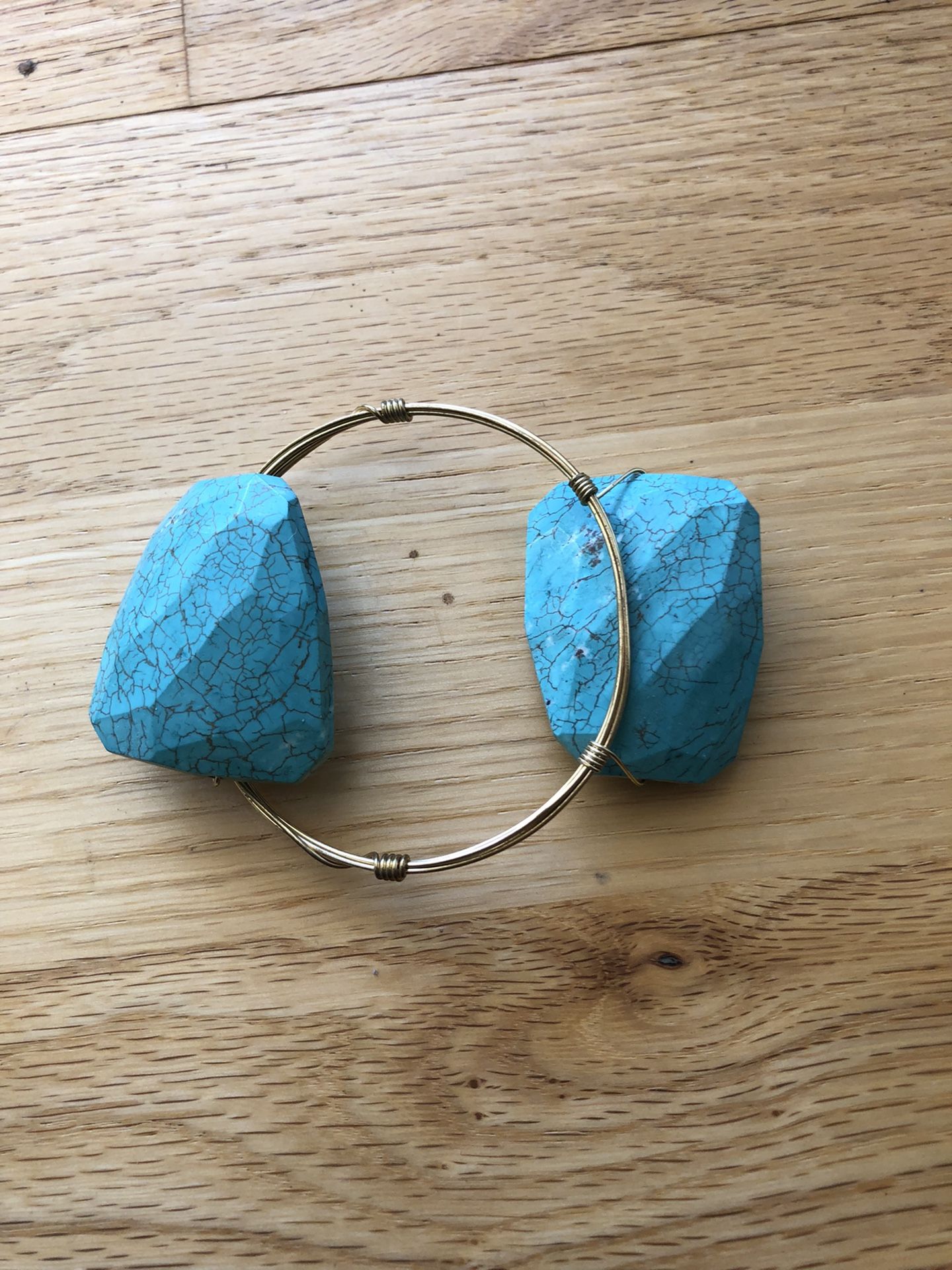 Blue Turquoise Howlite Gold Metal Bracelet