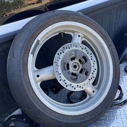 Suzuki SV650 rear wheel rim with tire 