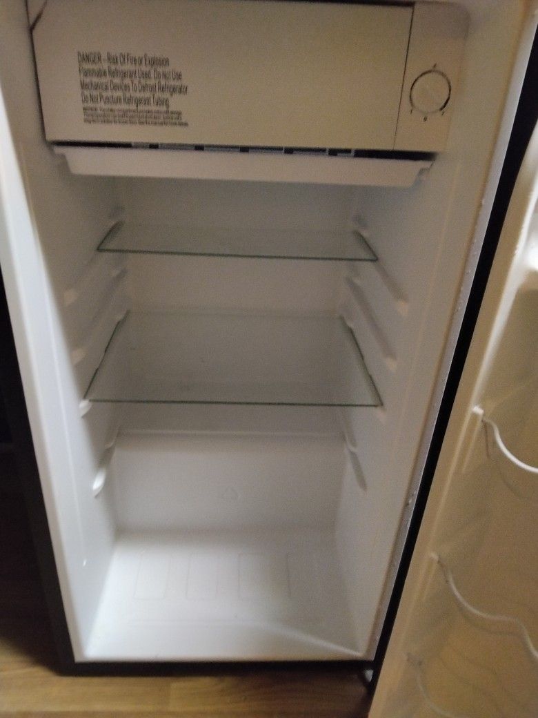 Galanz Mini Fridge 