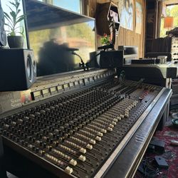 Soundcraft 1600p Vintage Analog Recording Mixing Console