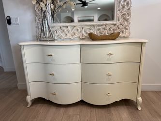 French Provincial 6-Drawer Dresser, Wood