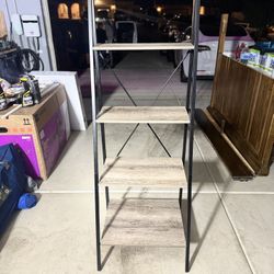 4-Shelf Ladder