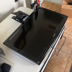 Panasonic Tv (vesa Mount Included) 