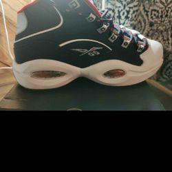 Reebok Question Mid 'USA' Iverson Basketball H01281 Red/White/Blue size 5.5 used like New