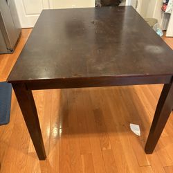Dining table and 4 Chairs
