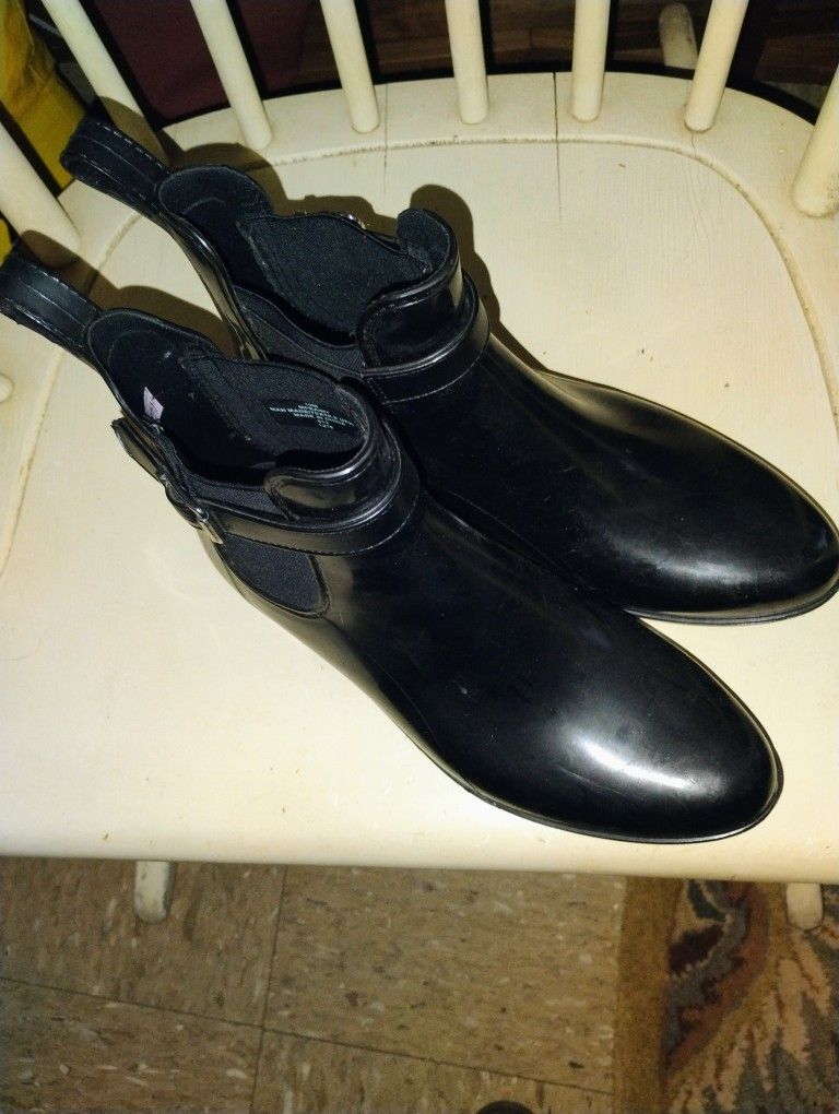 Ladies 10 Short Rain Boots Pickup Only Cash