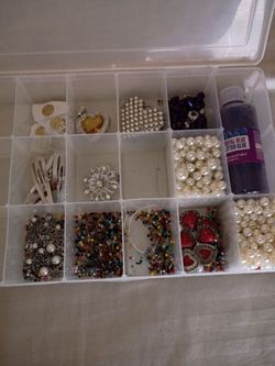Box of mixed beads and crafts etc so