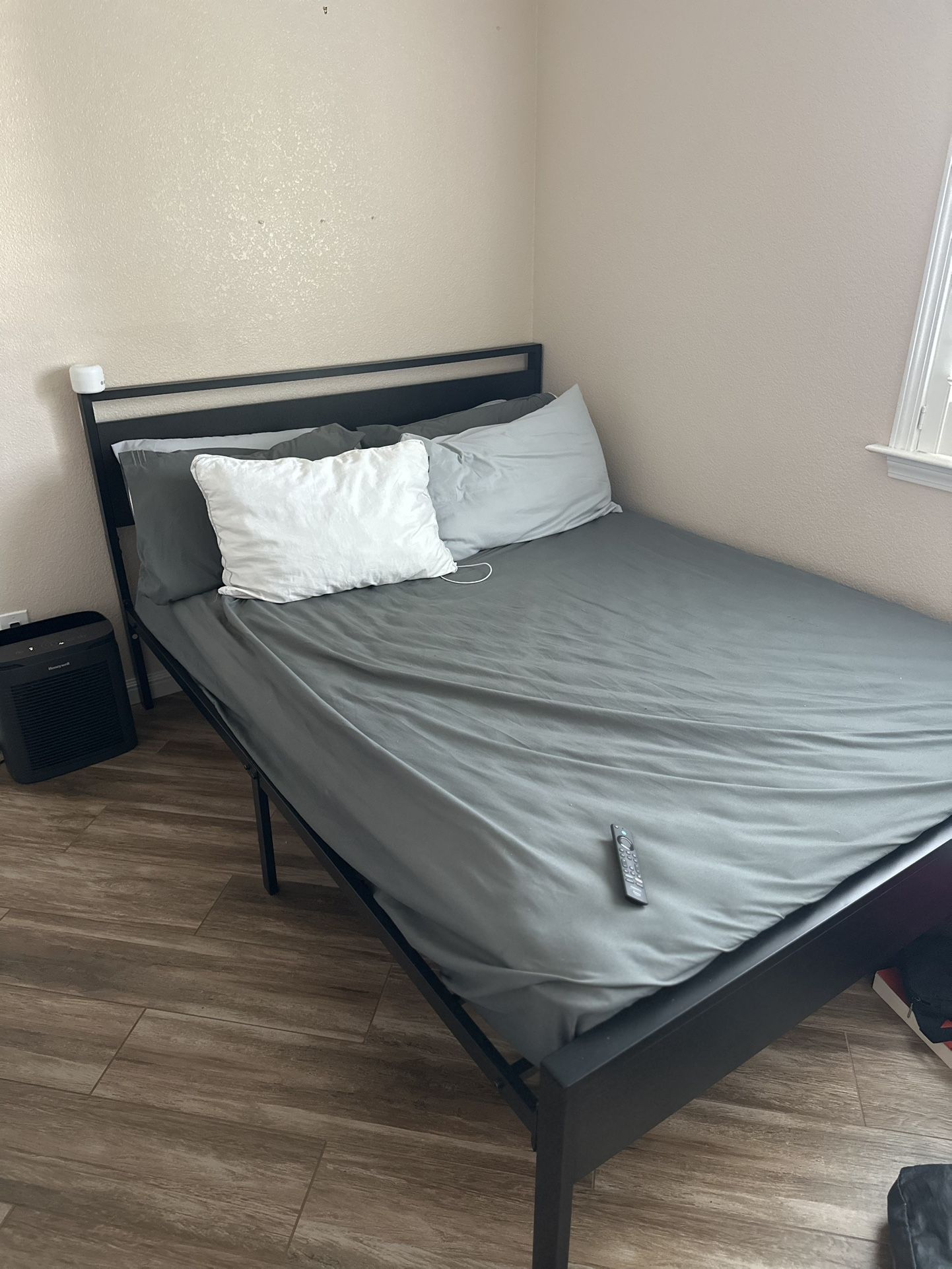 Queen Platform Bed & Bed frame ! Very new! Big Opening On The Bottom