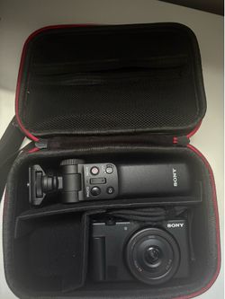 Sony ZV-1F Vlog Camera Bundle + Sony Grip + 128GB SanDisk Extreme Pro + Case