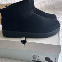 SO Women’s Black Booties Size 7 Brand New-Never Worn-In Box Damaged box, please see last picture