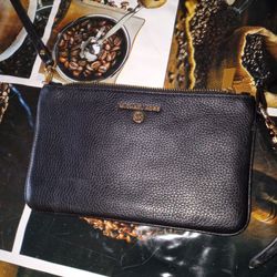 Barely Used Pocket Purse. Very Good Condition. Authentic No Fake