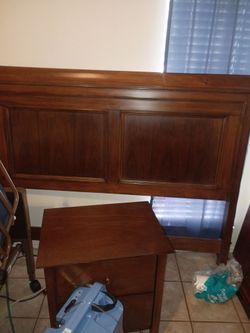 Moving need gone queen sizebedframe