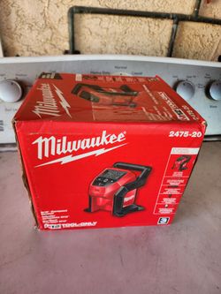 Milwaukee
M12 12-Volt Lithium-Ion Cordless Electric Portable Inflator (Tool-Only)