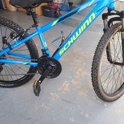 24-in  Schwinn signature  like new conditions really nice and clean bike  for  kids 