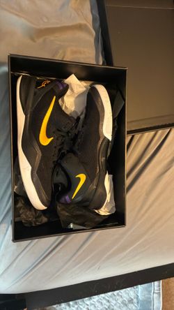 Kobe 8 lakers away size 7 in men’s