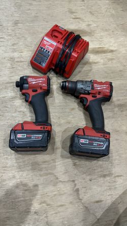 Milwaukee M18 FUEL 18V Lithium-Ion Brushless Cordless 1/2 in. Hammer Drill/Driver w/1/4 in. Hex Impact Driver w/(2) 5.0 Ah Batteries and Charger