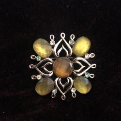 Beautiful Costume Brooch 