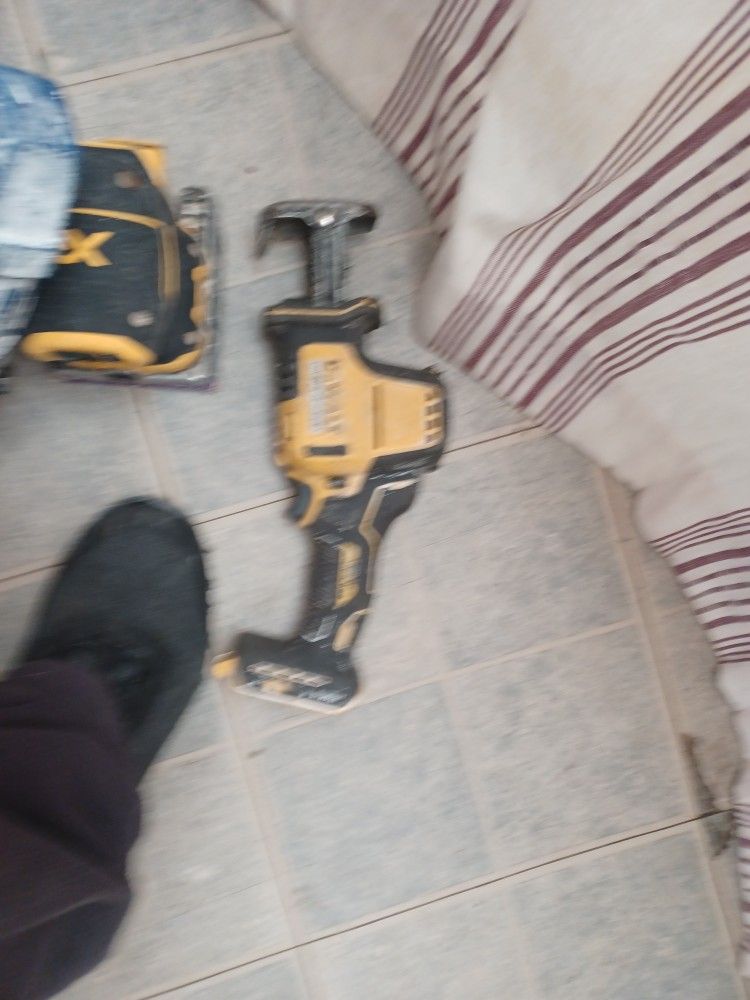 Dewalt Atomic Hachsaw