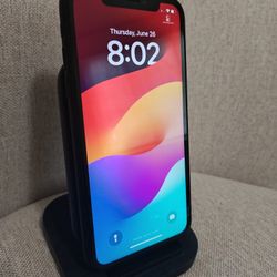 iPhone XR Black 64G unlocked for any carrier very good condition