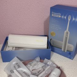 Breezelle Sweepsonic Double Action Electric Toothbrush With Case Brand New