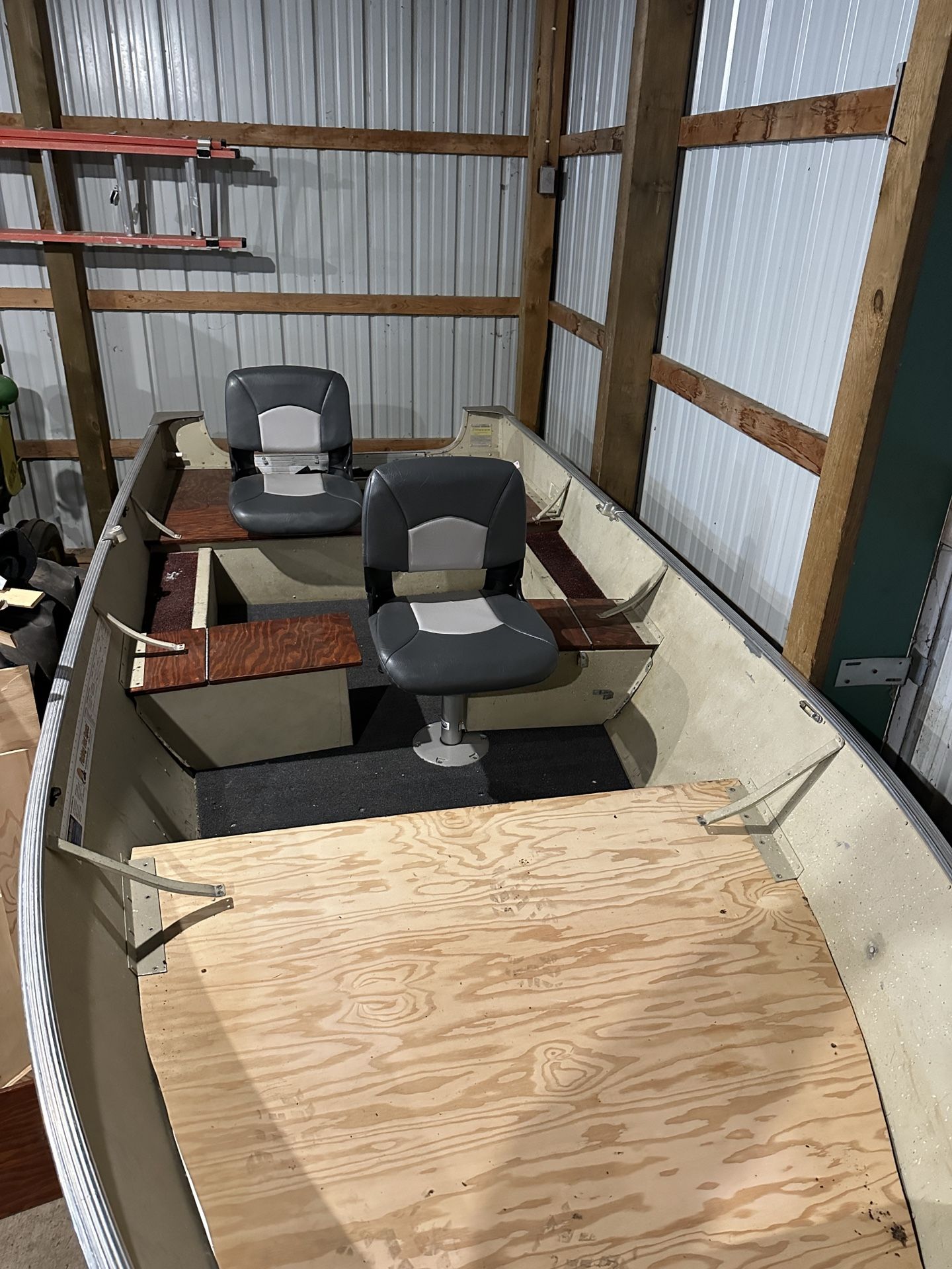 14ft Lund Project Boat W/8HP Four stroke and Extras