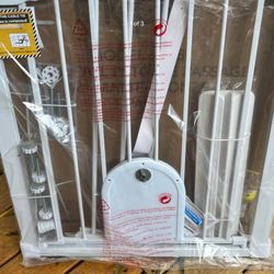 Pet Child White Safety Gate 30” H  29-40.5 W w/ Built in Pet Gate  Never Set Up