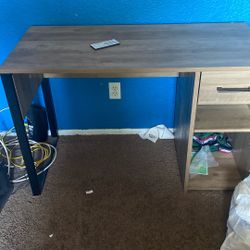 Like New Computer Desk 