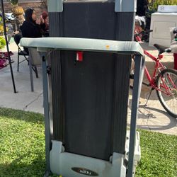 treadmill used 10 dollars works well