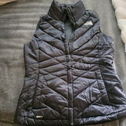 Black Down Northface Vest