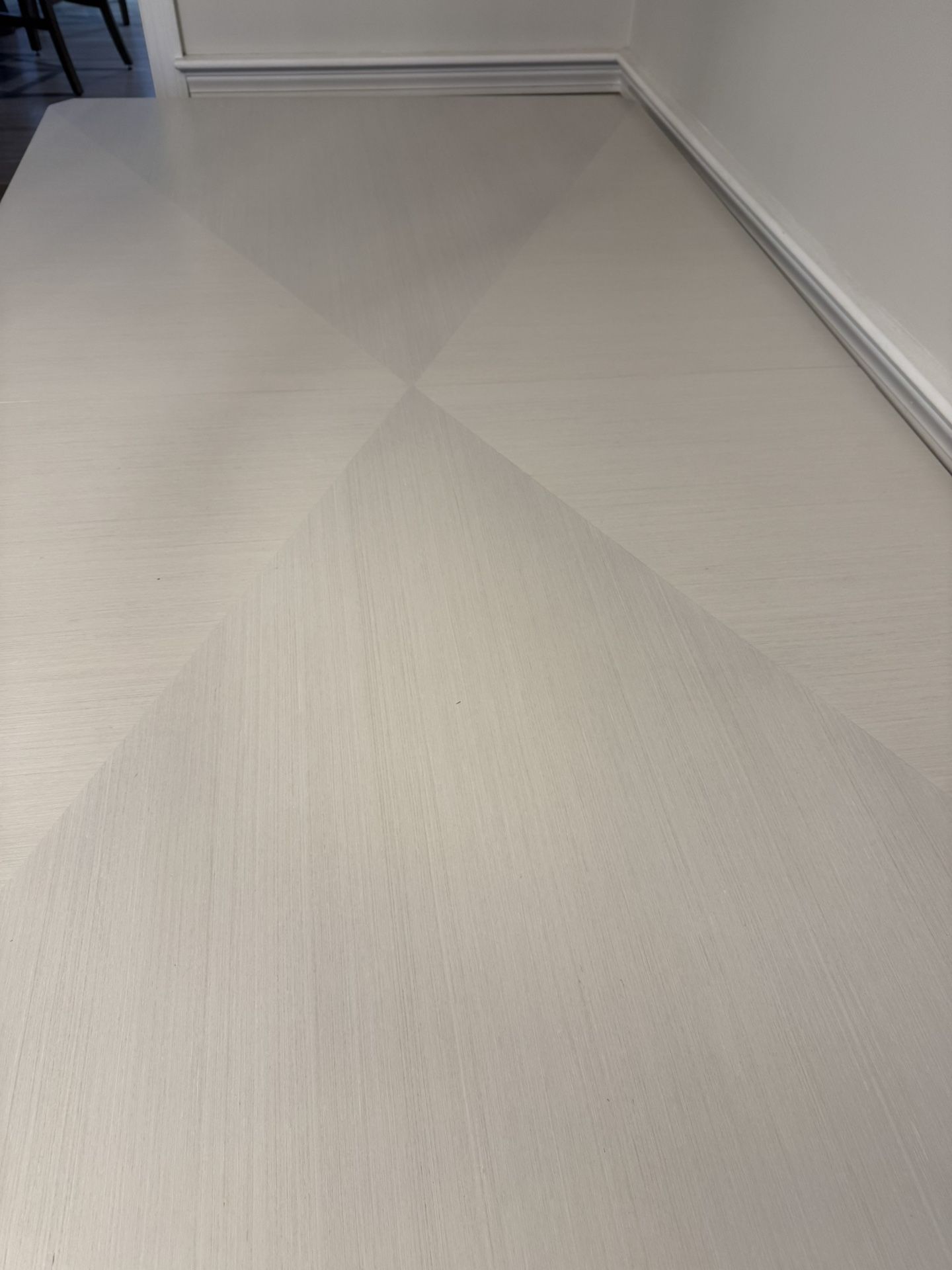 Modern Extendable Dining Table – Solid and Elegant Light Wood Finish