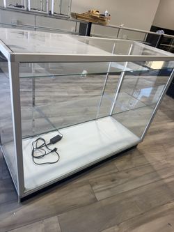 Display case excellent condition