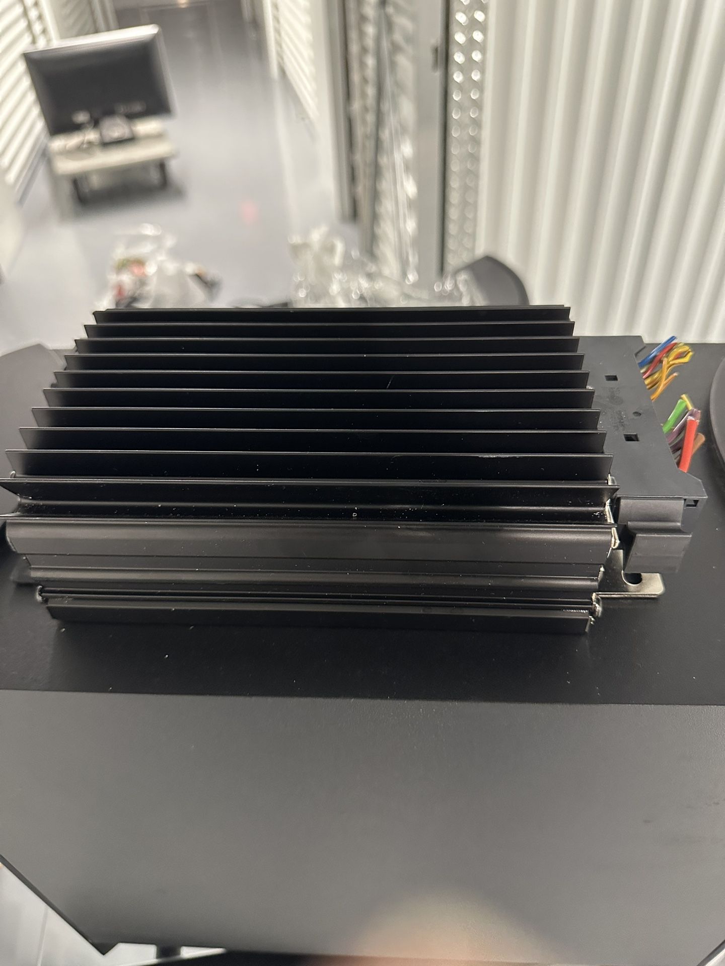 2007 porsche bose power amp ( WORK PERFECTLY)