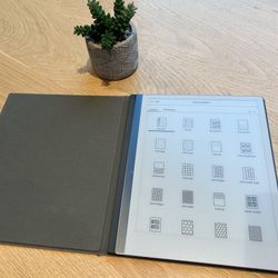 reMarkable 2 E-Ink Tablet (with marker and case) - perfect for reading and note!